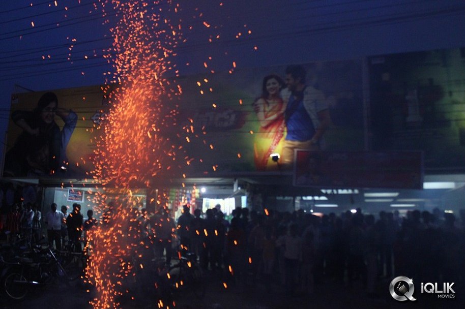 Yevadu-Movie-Success-Tour